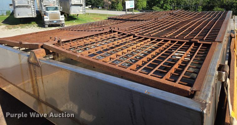 image for item DY0394 2015 Western Star 4700SF dump truck