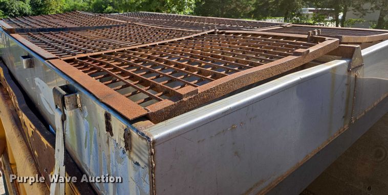 image for item DY0394 2015 Western Star 4700SF dump truck