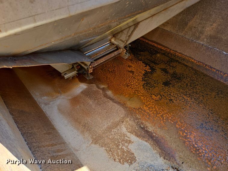 image for item DY0394 2015 Western Star 4700SF dump truck