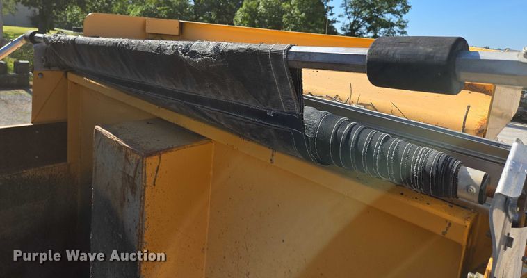 image for item DY0394 2015 Western Star 4700SF dump truck