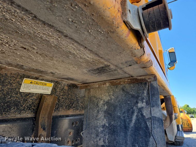 image for item DY0394 2015 Western Star 4700SF dump truck