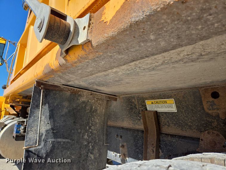 image for item DY0394 2015 Western Star 4700SF dump truck