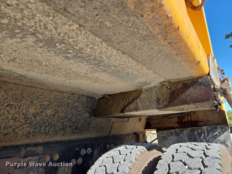 image for item DY0394 2015 Western Star 4700SF dump truck