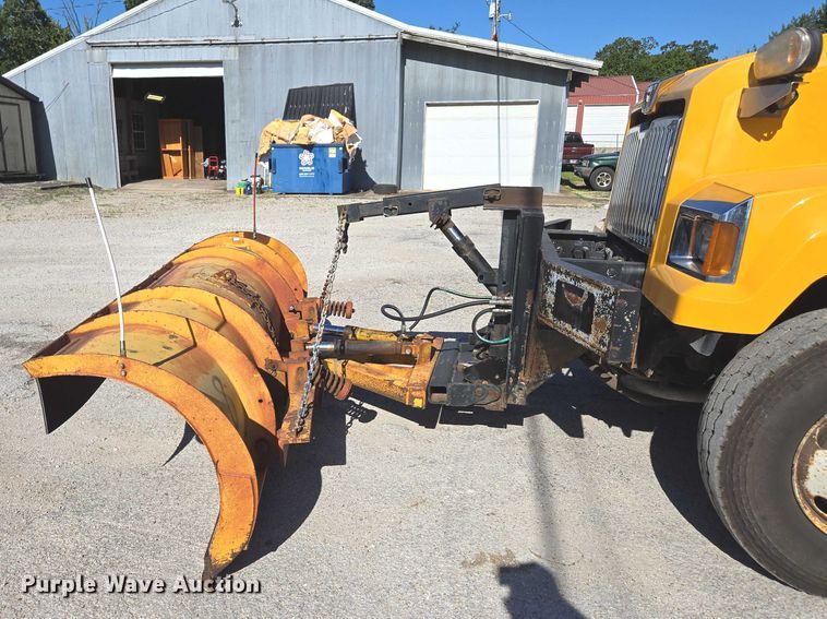 image for item DY0394 2015 Western Star 4700SF dump truck