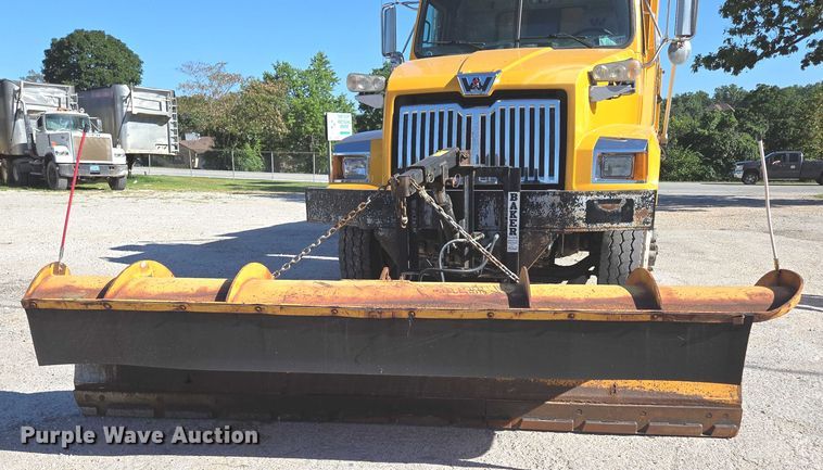 image for item DY0394 2015 Western Star 4700SF dump truck