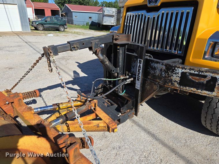 image for item DY0394 2015 Western Star 4700SF dump truck