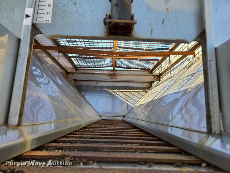 image for item DY0394 2015 Western Star 4700SF dump truck