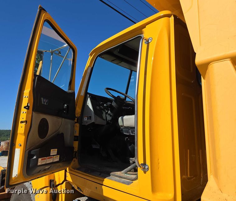 image for item DY0394 2015 Western Star 4700SF dump truck