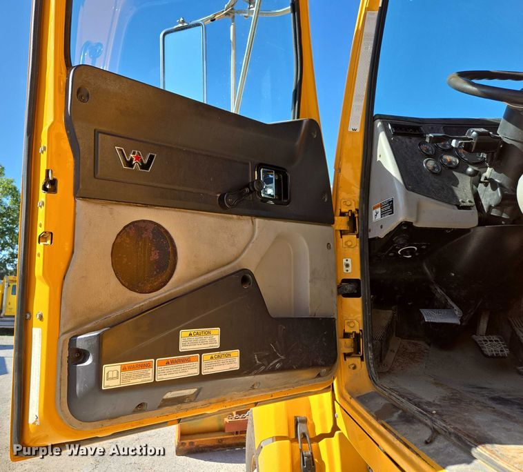 image for item DY0394 2015 Western Star 4700SF dump truck