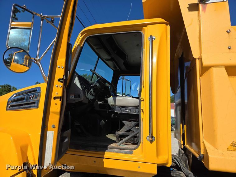 image for item DY0394 2015 Western Star 4700SF dump truck