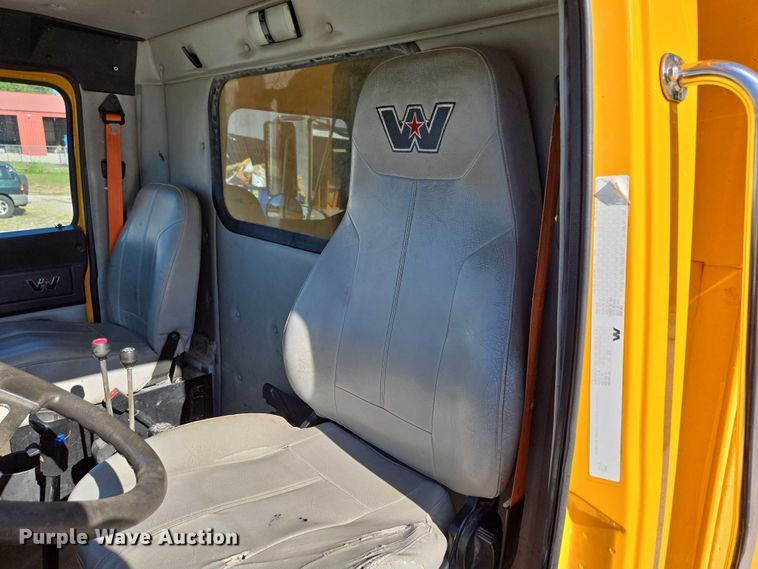 image for item DY0394 2015 Western Star 4700SF dump truck