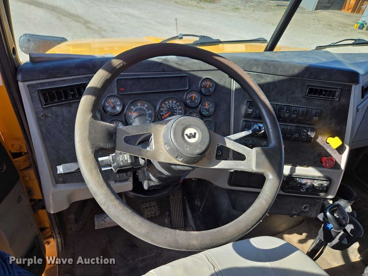 image for item DY0394 2015 Western Star 4700SF dump truck