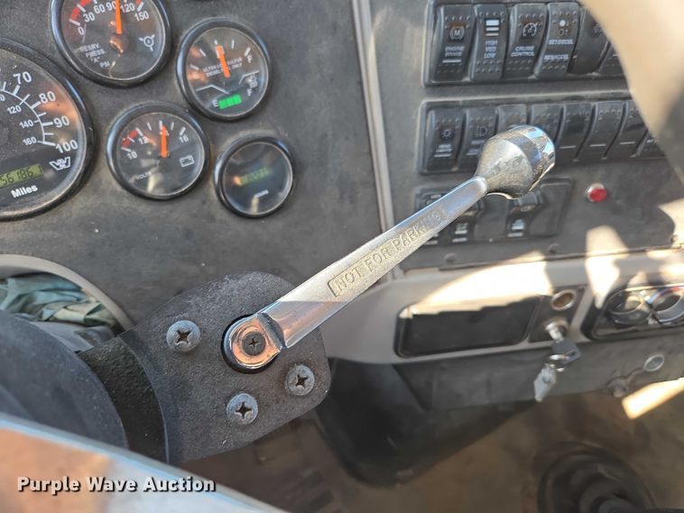 image for item DY0394 2015 Western Star 4700SF dump truck