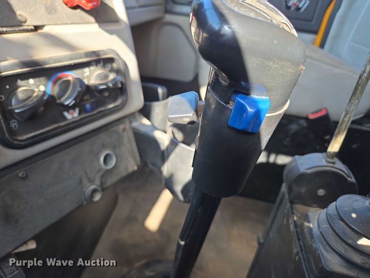 image for item DY0394 2015 Western Star 4700SF dump truck