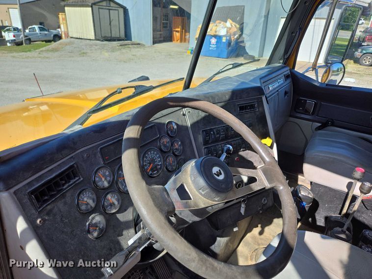 image for item DY0394 2015 Western Star 4700SF dump truck