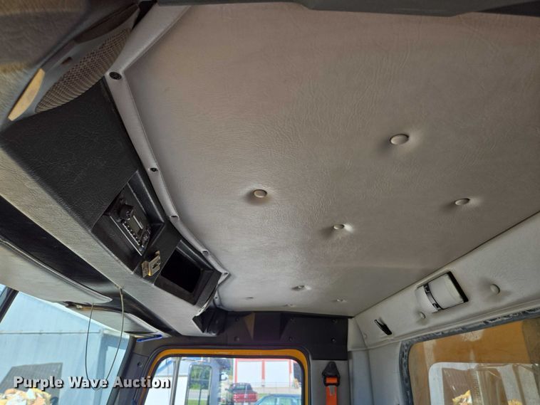 image for item DY0394 2015 Western Star 4700SF dump truck