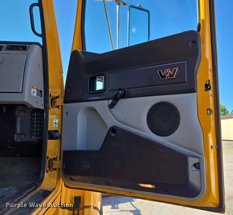 image for item DY0394 2015 Western Star 4700SF dump truck