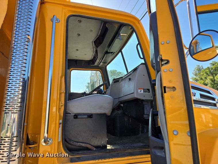 image for item DY0394 2015 Western Star 4700SF dump truck