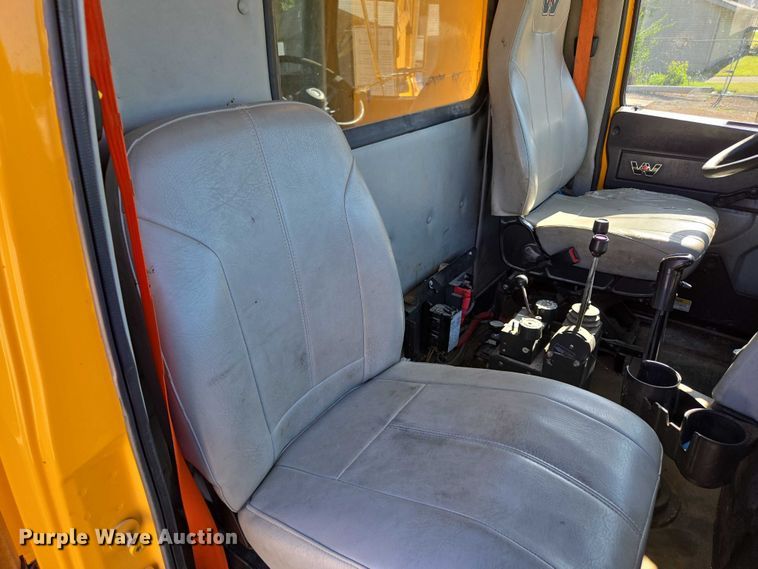 image for item DY0394 2015 Western Star 4700SF dump truck