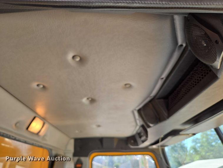 image for item DY0394 2015 Western Star 4700SF dump truck