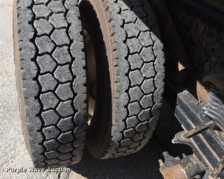 image for item DY0394 2015 Western Star 4700SF dump truck