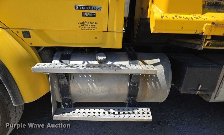 image for item DY0395 2009 Sterling L-Line dump truck