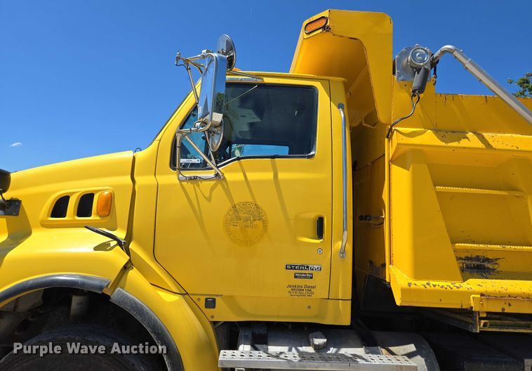 image for item DY0395 2009 Sterling L-Line dump truck