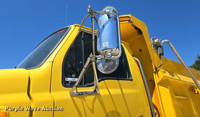 image for item DY0395 2009 Sterling L-Line dump truck