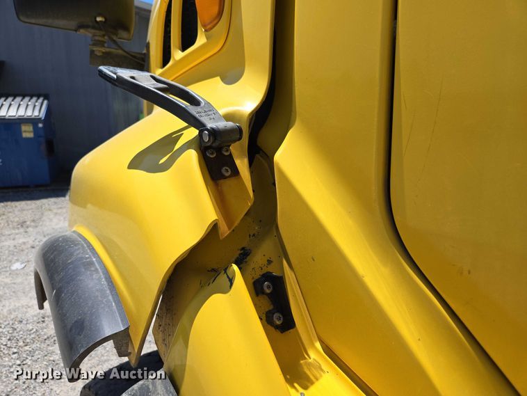 image for item DY0395 2009 Sterling L-Line dump truck