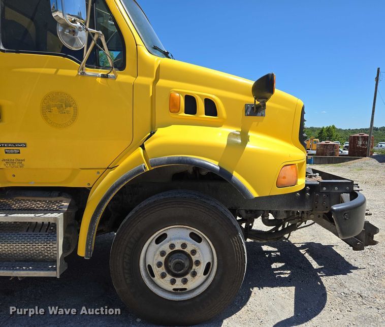 image for item DY0395 2009 Sterling L-Line dump truck