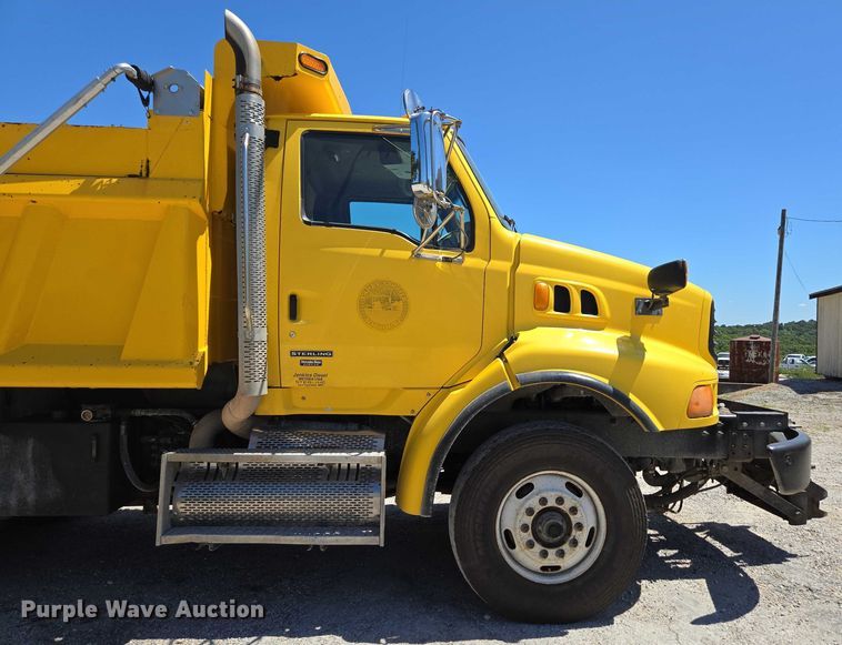 image for item DY0395 2009 Sterling L-Line dump truck