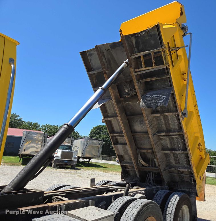 image for item DY0395 2009 Sterling L-Line dump truck