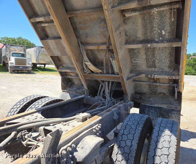image for item DY0395 2009 Sterling L-Line dump truck