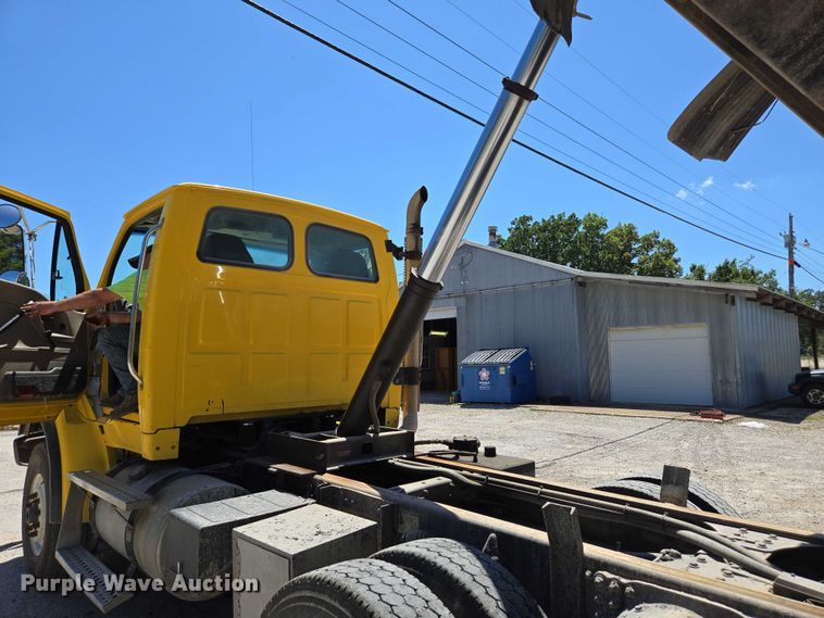 image for item DY0395 2009 Sterling L-Line dump truck