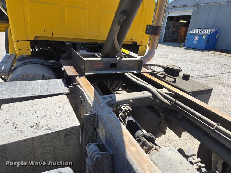 image for item DY0395 2009 Sterling L-Line dump truck