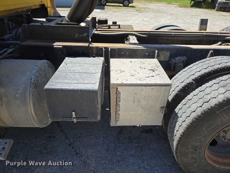 image for item DY0395 2009 Sterling L-Line dump truck