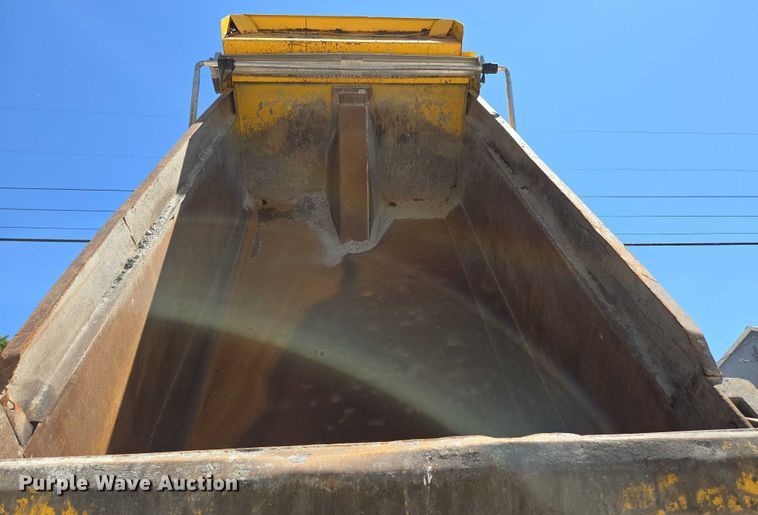 image for item DY0395 2009 Sterling L-Line dump truck