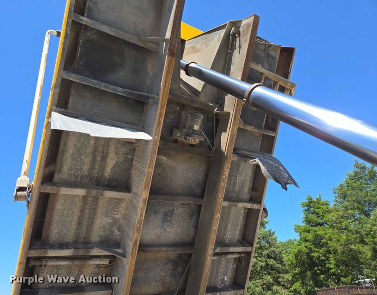 image for item DY0395 2009 Sterling L-Line dump truck