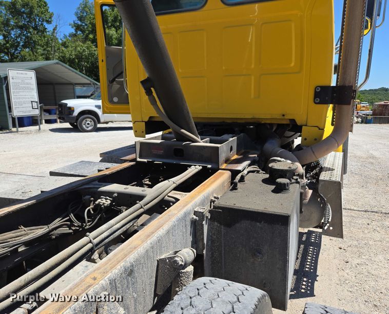 image for item DY0395 2009 Sterling L-Line dump truck