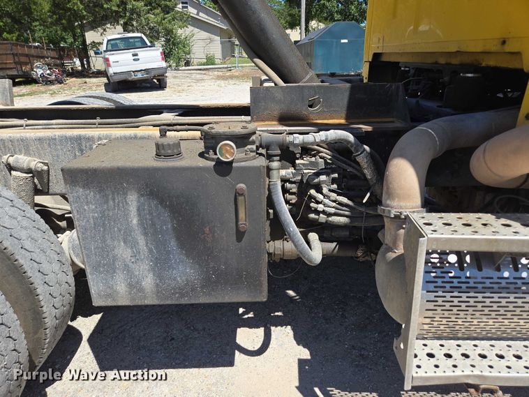 image for item DY0395 2009 Sterling L-Line dump truck