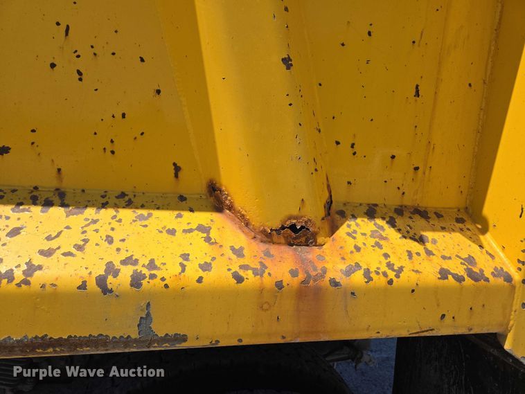 image for item DY0395 2009 Sterling L-Line dump truck