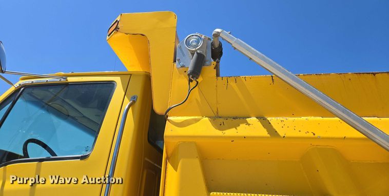 image for item DY0395 2009 Sterling L-Line dump truck