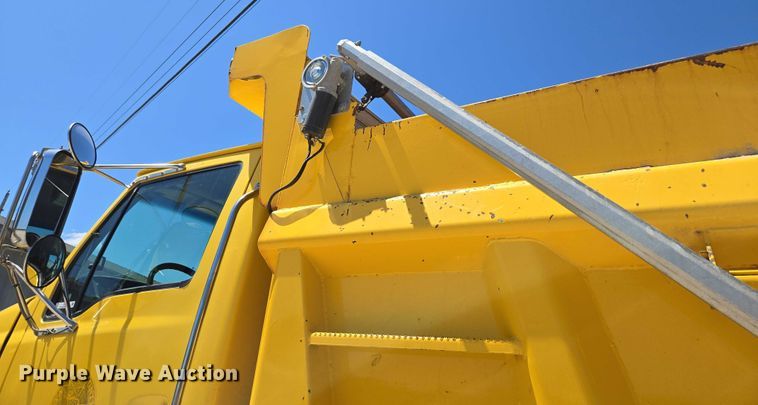 image for item DY0395 2009 Sterling L-Line dump truck