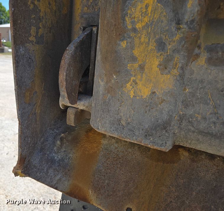 image for item DY0395 2009 Sterling L-Line dump truck