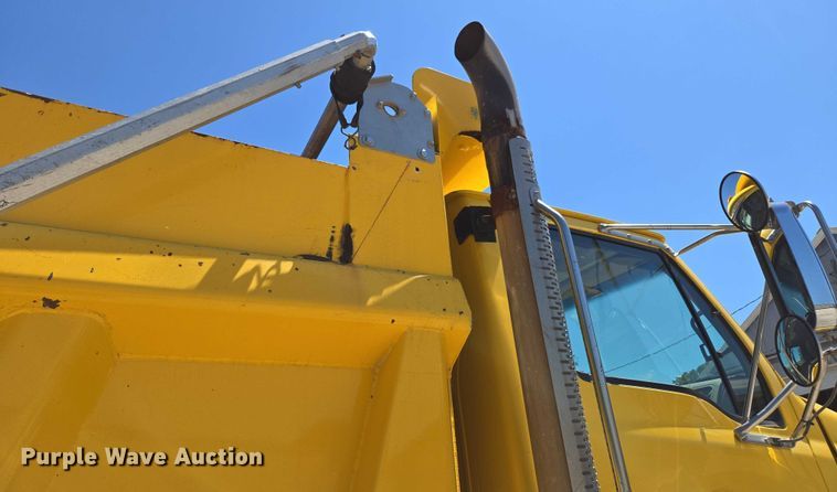 image for item DY0395 2009 Sterling L-Line dump truck