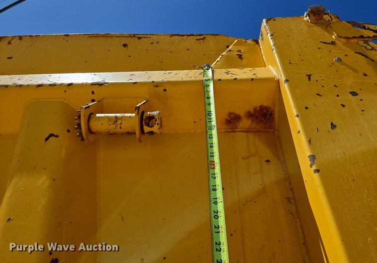 image for item DY0395 2009 Sterling L-Line dump truck