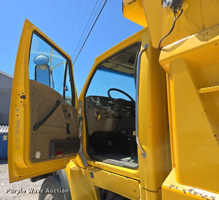 image for item DY0395 2009 Sterling L-Line dump truck