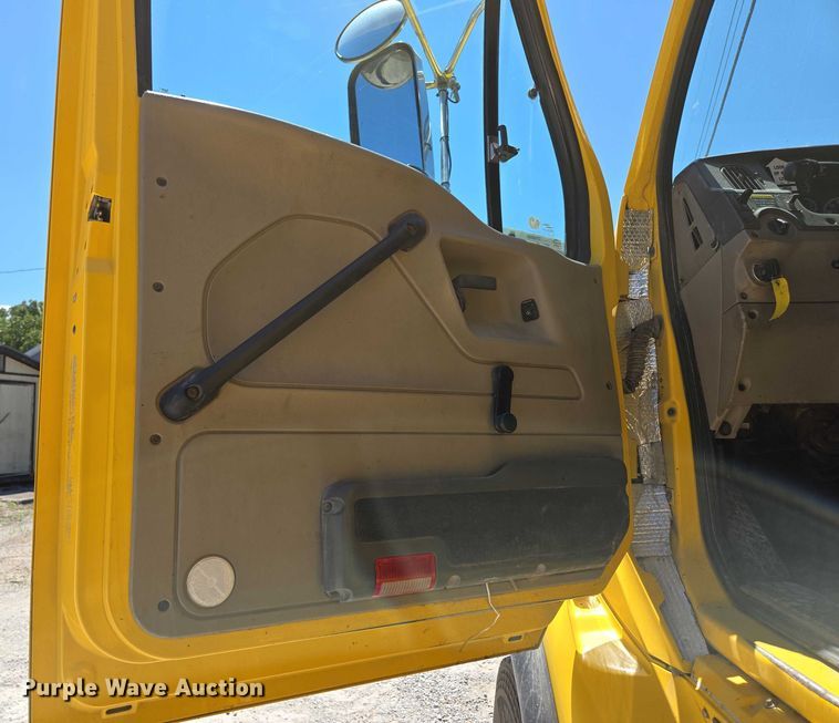 image for item DY0395 2009 Sterling L-Line dump truck