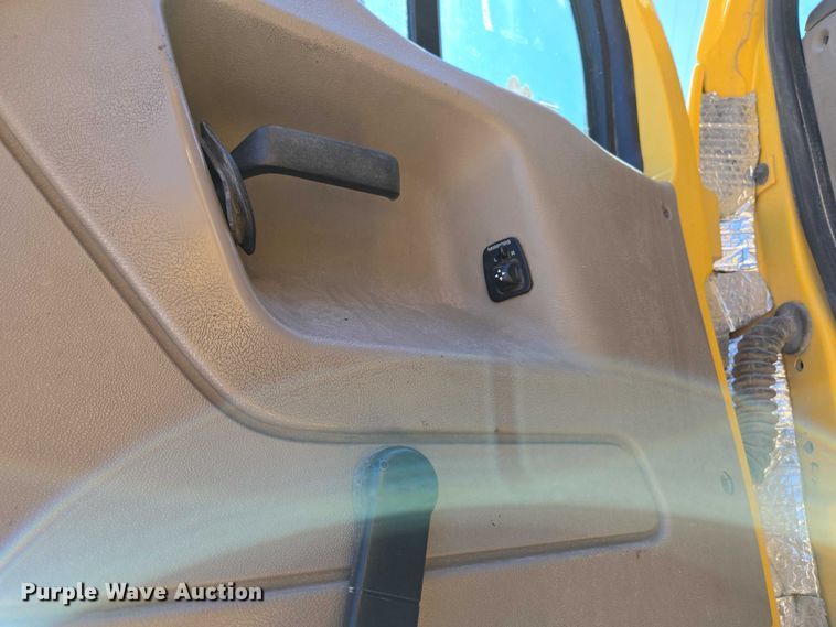 image for item DY0395 2009 Sterling L-Line dump truck