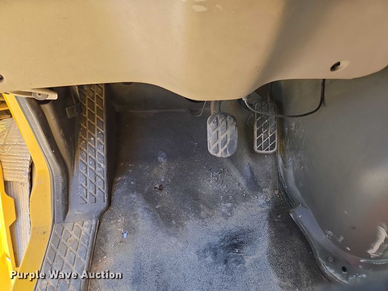 image for item DY0395 2009 Sterling L-Line dump truck